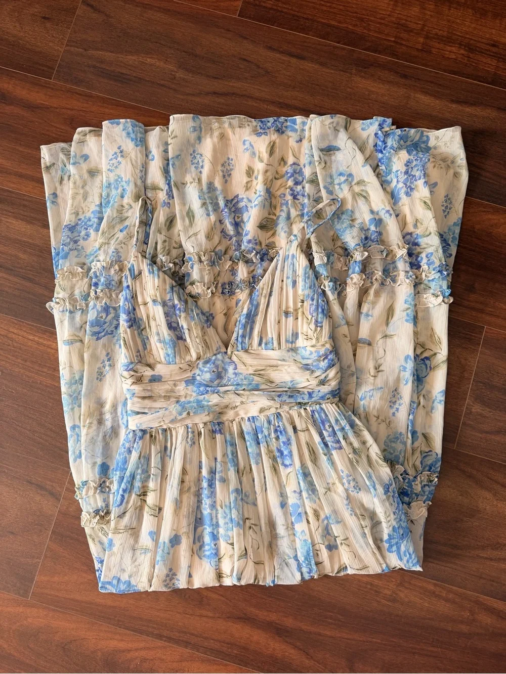 NWOT Lulus Niora Beige and Blue Floral Pleated Maxi Dress